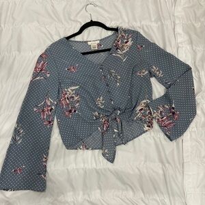 Urban Romantics Size Small Blue Polka Dot Floral Print Button Up Cropped Blouse